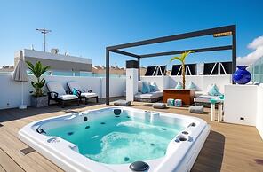 Eivissa Beachfront Gem - Modern 2BR Apartment