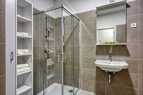 Cikat Bay Modern Apartment