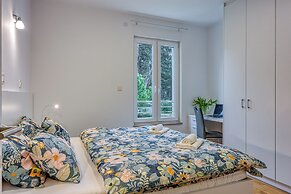 Cikat Bay Modern Apartment