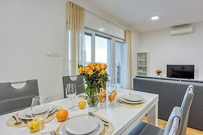Cikat Bay Modern Apartment