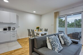 Cikat Bay Modern Apartment