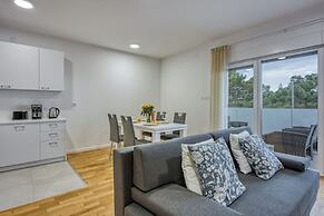 Cikat Bay Modern Apartment