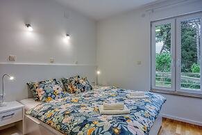 Cikat Bay Modern Apartment