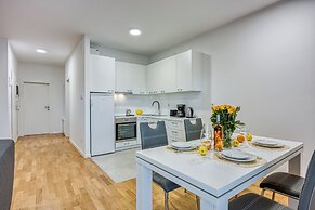 Cikat Bay Modern Apartment