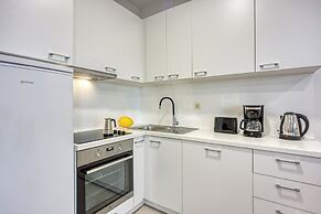 Cikat Bay Modern Apartment