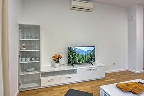 Cikat Bay Modern Apartment