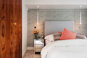 The Bohemian Rhapsody- Garden Apartment in Hampstead - by Out of Offic