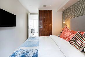 The Bohemian Rhapsody- Garden Apartment in Hampstead - by Out of Offic