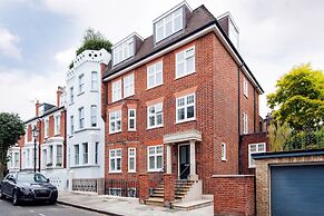 The Bohemian Rhapsody- Garden Apartment in Hampstead - by Out of Offic