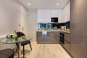 The Bohemian Rhapsody- Garden Apartment in Hampstead - by Out of Offic