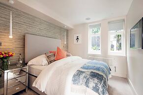 The Bohemian Rhapsody- Garden Apartment in Hampstead - by Out of Offic