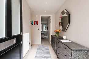 The Bohemian Rhapsody- Garden Apartment in Hampstead - by Out of Offic