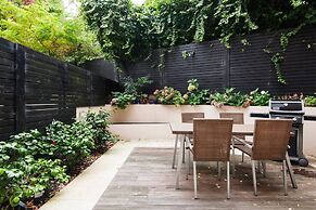 The Bohemian Rhapsody- Garden Apartment in Hampstead - by Out of Offic
