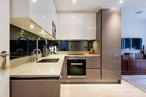 The Bohemian Rhapsody- Garden Apartment in Hampstead - by Out of Offic