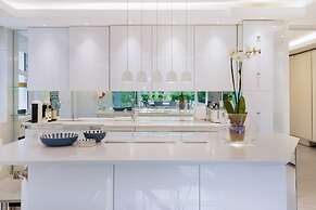 The White Peace Garden 3 bed Hampstead - by Out of Office Lifestyle