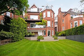 The White Peace Garden 3 bed Hampstead - by Out of Office Lifestyle