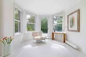 The White Peace Garden 3 bed Hampstead - by Out of Office Lifestyle