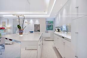 The White Peace Garden 3 bed Hampstead - by Out of Office Lifestyle