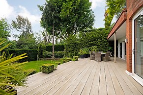 The White Peace Garden 3 bed Hampstead - by Out of Office Lifestyle