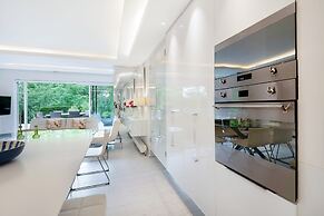 The White Peace Garden 3 bed Hampstead - by Out of Office Lifestyle