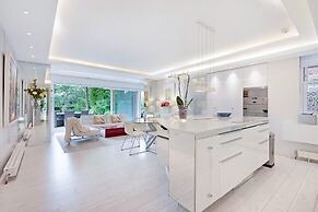 The White Peace Garden 3 bed Hampstead - by Out of Office Lifestyle