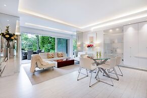 The White Peace Garden 3 bed Hampstead - by Out of Office Lifestyle