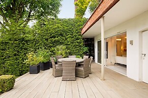 The White Peace Garden 3 bed Hampstead - by Out of Office Lifestyle