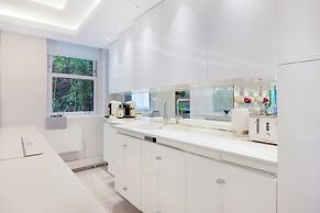 The White Peace Garden 3 bed Hampstead - by Out of Office Lifestyle