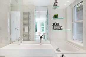 The White Peace Garden 3 bed Hampstead - by Out of Office Lifestyle