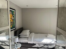 The Notting Hill Townhouse - by Out of Office Lifestyle