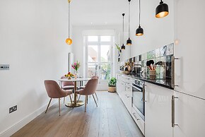 Lady on the Lane- 2 bed Primrose Hill - by Out of Office Lifestyle