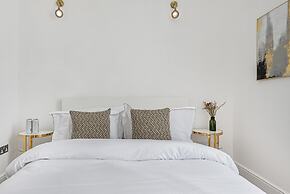 Lady on the Lane- 2 bed Primrose Hill - by Out of Office Lifestyle