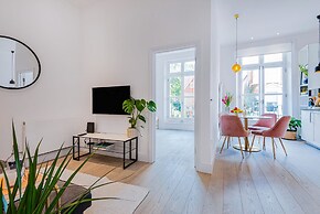 Lady on the Lane- 2 bed Primrose Hill - by Out of Office Lifestyle