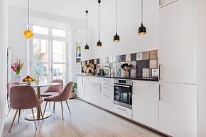 Lady on the Lane- 2 bed Primrose Hill - by Out of Office Lifestyle
