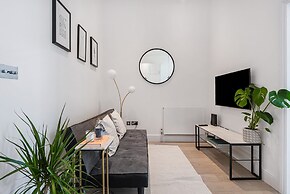 Lady on the Lane- 2 bed Primrose Hill - by Out of Office Lifestyle
