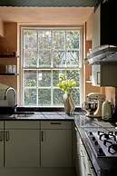 Belgravia Beauty - by Out of Office Lifestyle