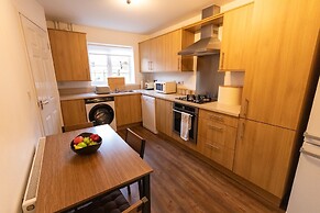 Swindon Cozy 2BR Retreat