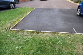 Swindon Cozy 2BR Retreat