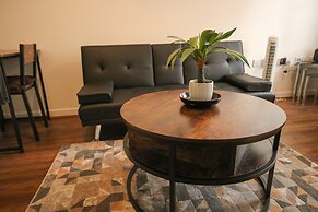 Swindon Cozy 2BR Retreat