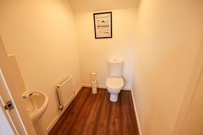 Swindon Cozy 2BR Retreat
