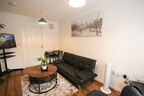 Swindon Cozy 2BR Retreat