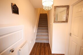 Swindon Cozy 2BR Retreat