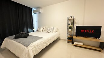 Flora Beachfront Larnaca Finikoudes