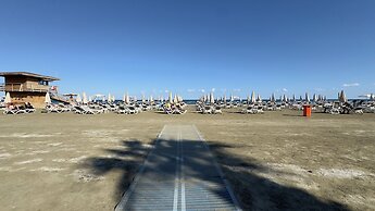 Flora Beachfront Larnaca Finikoudes