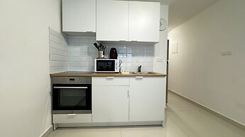 Flora Beachfront Larnaca Finikoudes