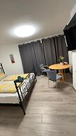 Spacious Home & Garden Free Parking