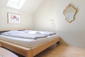 Spacious Home & Garden Free Parking