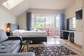 Spacious Home & Garden Free Parking