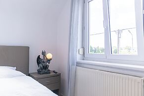 Spacious Home & Garden Free Parking