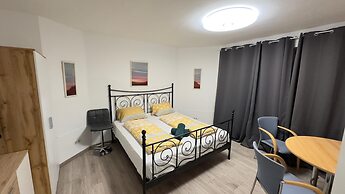 Spacious Home & Garden Free Parking